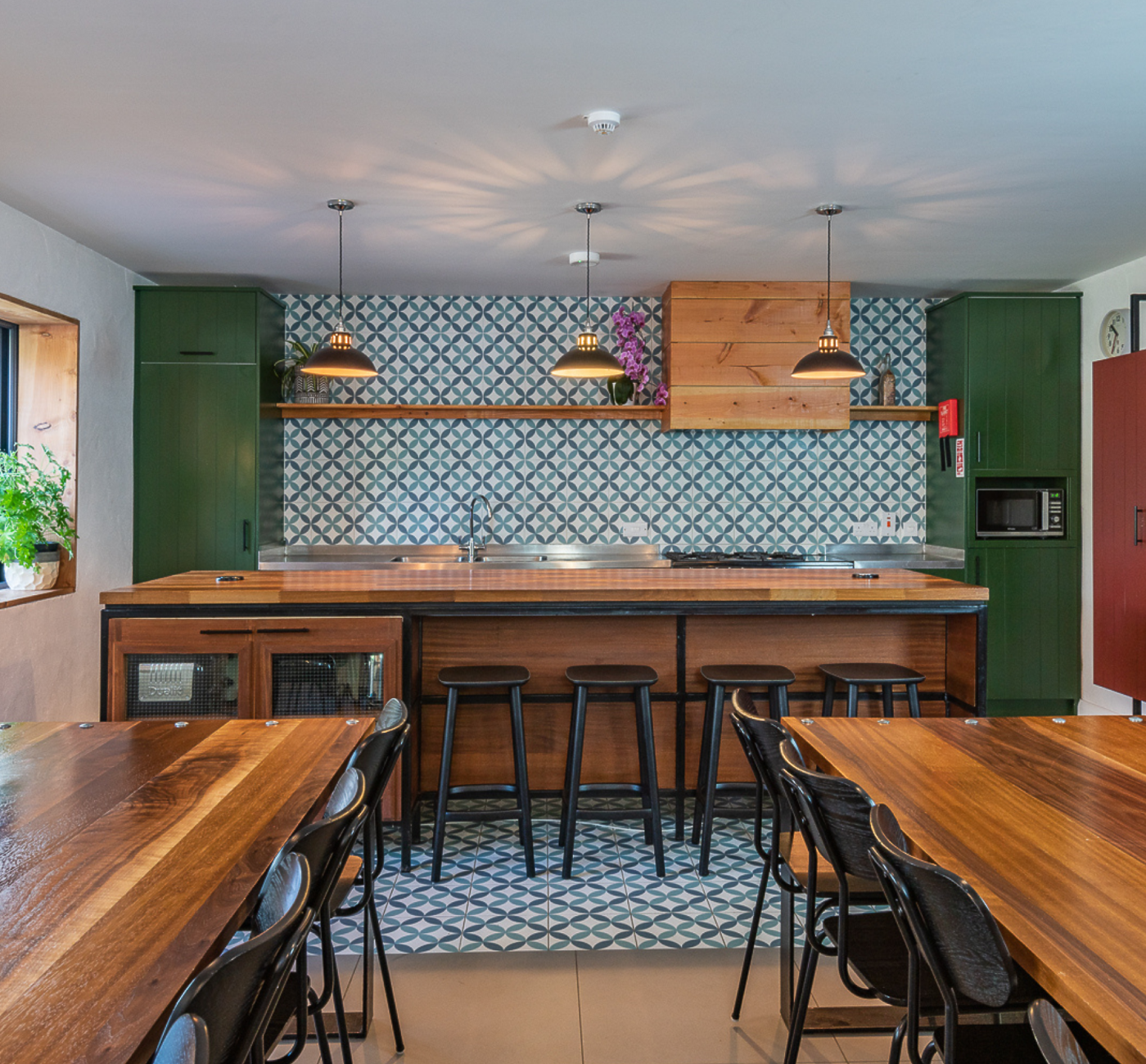 killary-lodge-kitchen-dining-room-areapng